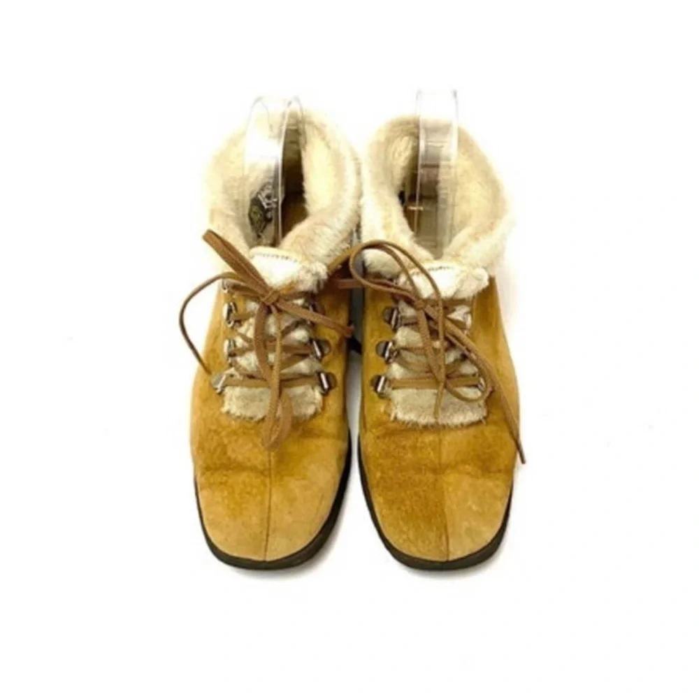 Vintage 1980s tan suede faux fur ankle snow boots